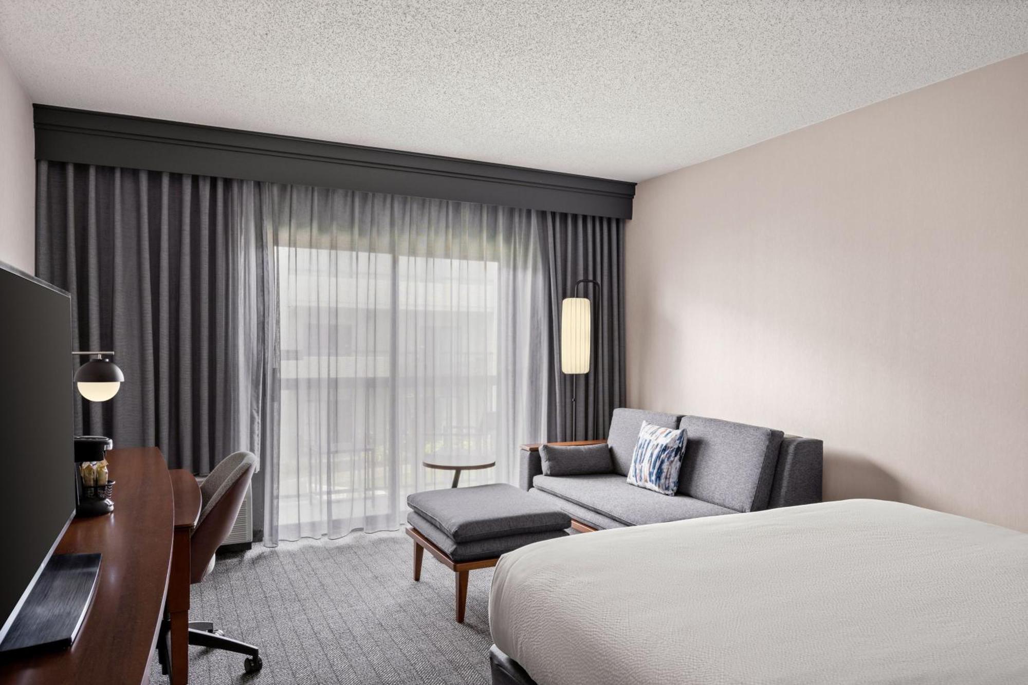 Courtyard By Marriott Detroit Livonia Hotel Ngoại thất bức ảnh