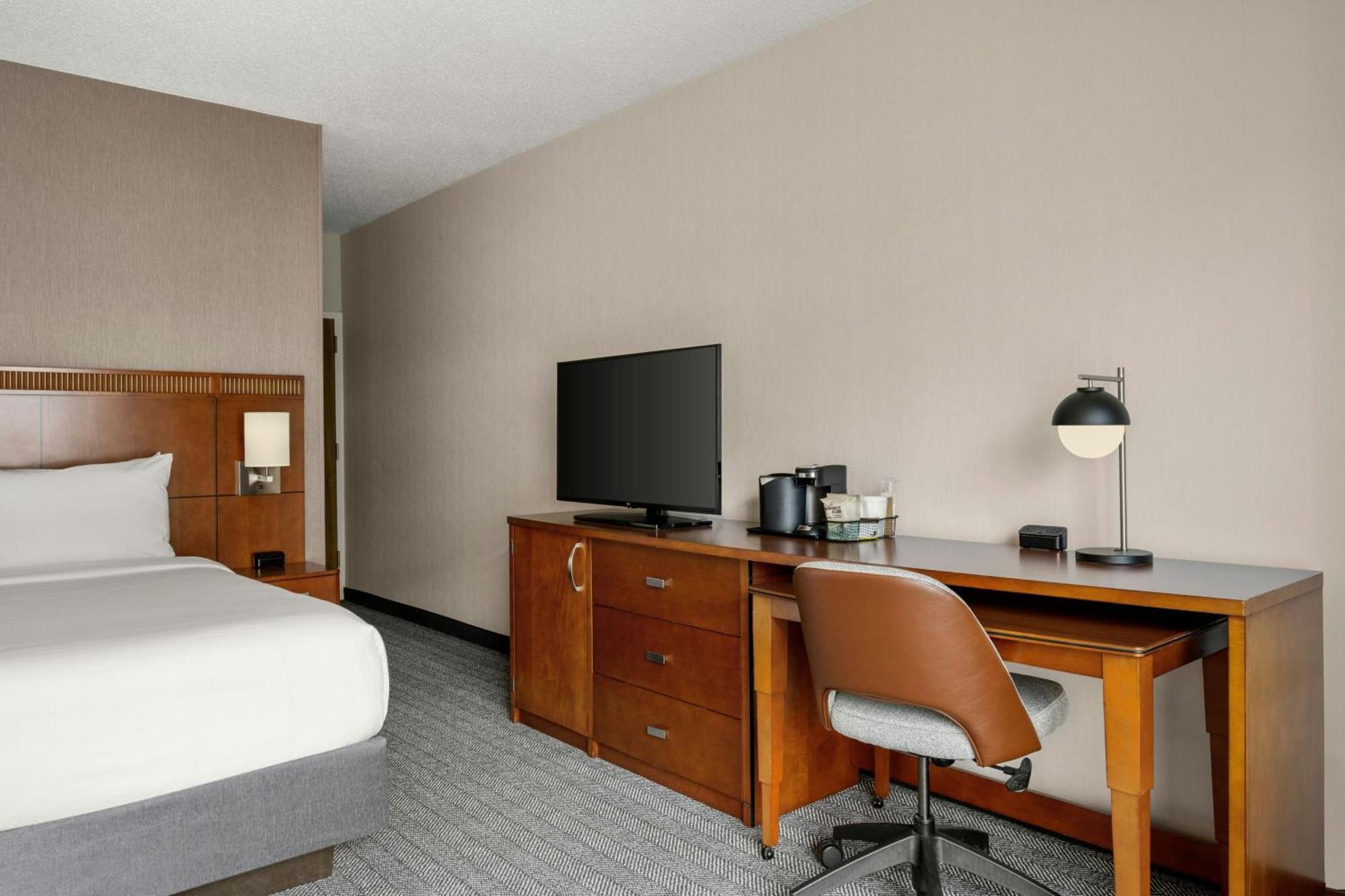 Courtyard By Marriott Detroit Livonia Hotel Ngoại thất bức ảnh