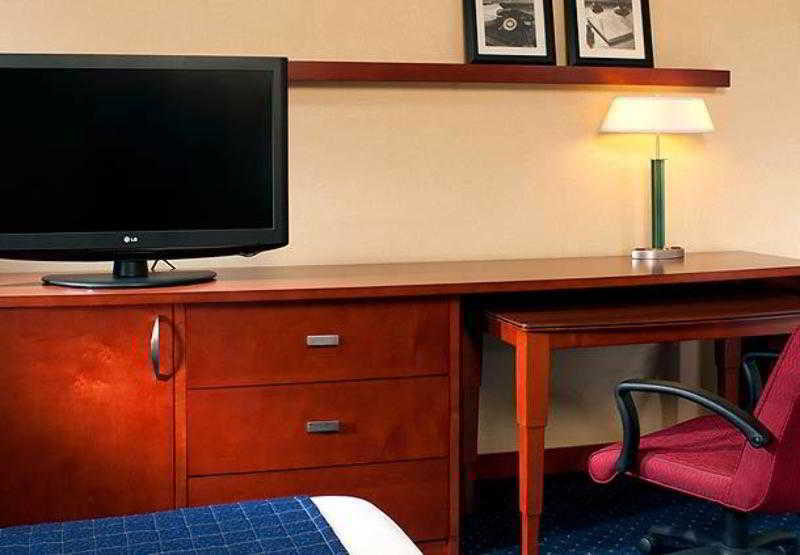 Courtyard By Marriott Detroit Livonia Hotel Ngoại thất bức ảnh